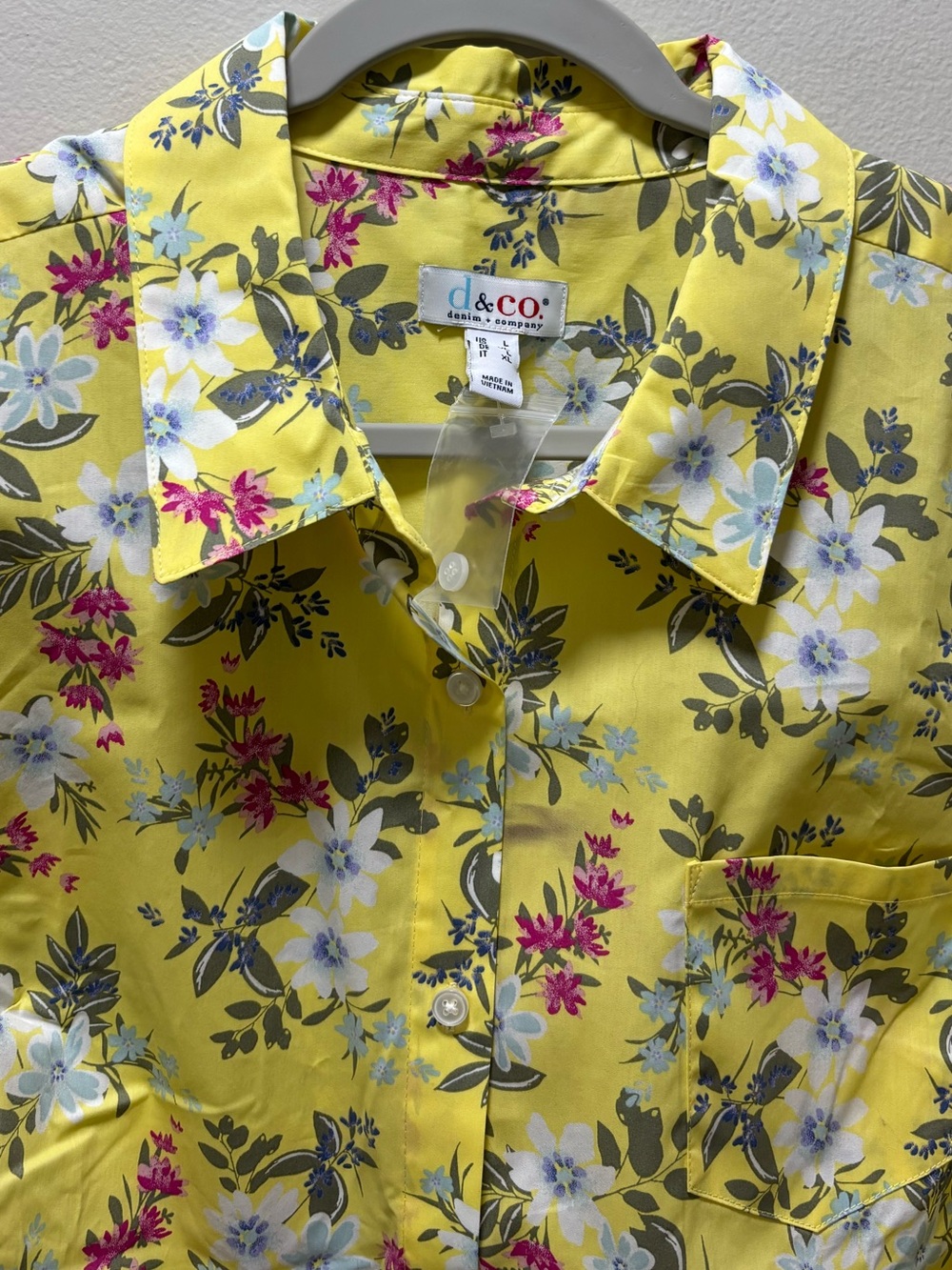Denim & Co. Woman’s Large Printed Button
Front Shirt Yellow Floral New Tags - Picture 3 of 11